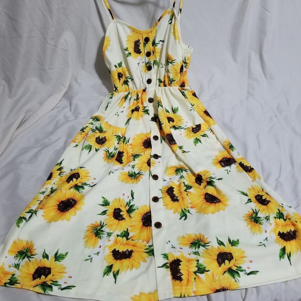 Sunflower pattern summer dress with pockets size S